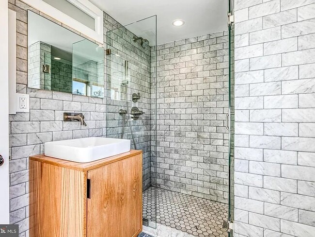 Photo - 2212 Panama St