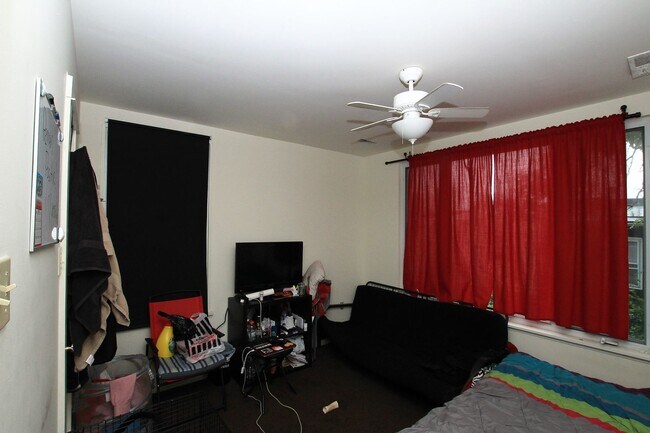 Photo - SPacious 2bd 2bath unit with backyard available in brewerytown Unit 2