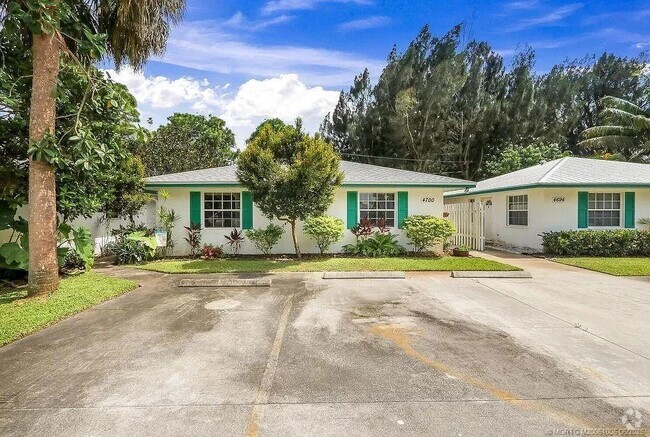 Building Photo - 4700 SE Compass Way Rental