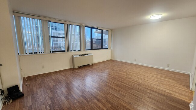 Building Photo - 270 Marin Blvd Unit 6F Rental