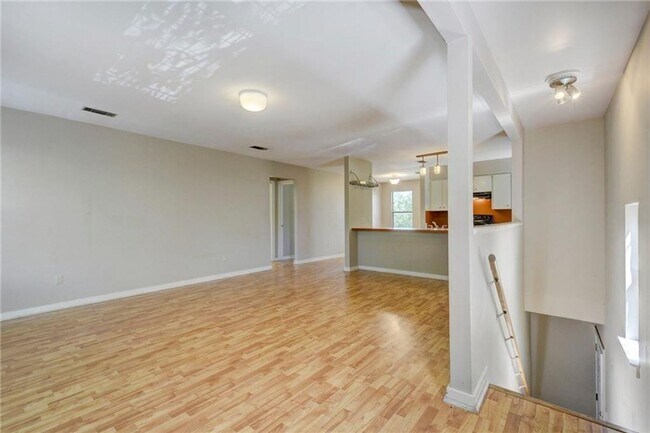 Photo - 1305 Lorrain St Unit E