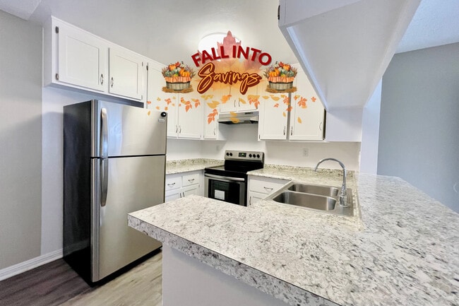 2BD, 2BA - Kitchen - Sycamore Pines Apartments