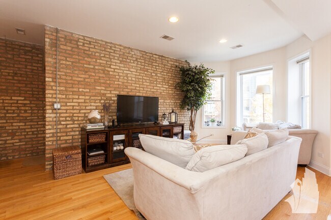 Photo - 3750 N Wilton Ave Unit 4