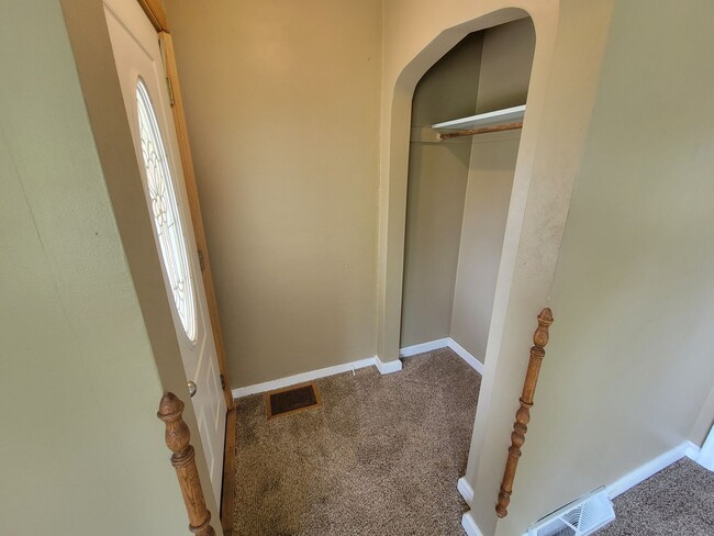 Photo - AVAILABLE JUNE - 5 Bed/2 Bath Home Close To Campus!