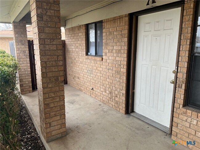 Photo - 2406 Shoemaker Dr