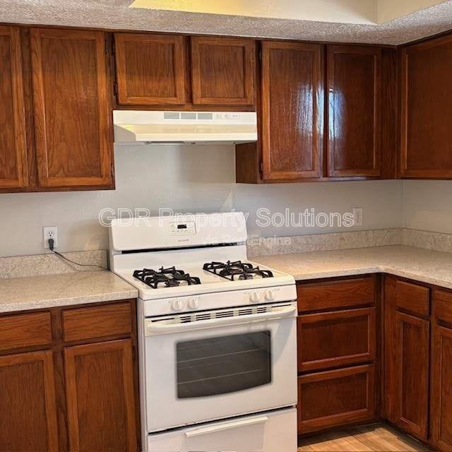 Photo - 702 Fruit Ave NW