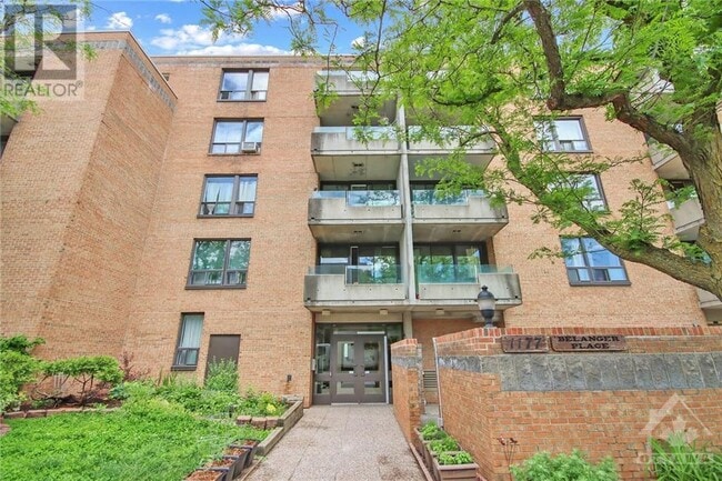 Building Photo - 1177 Bélanger Ave Unit Apartment