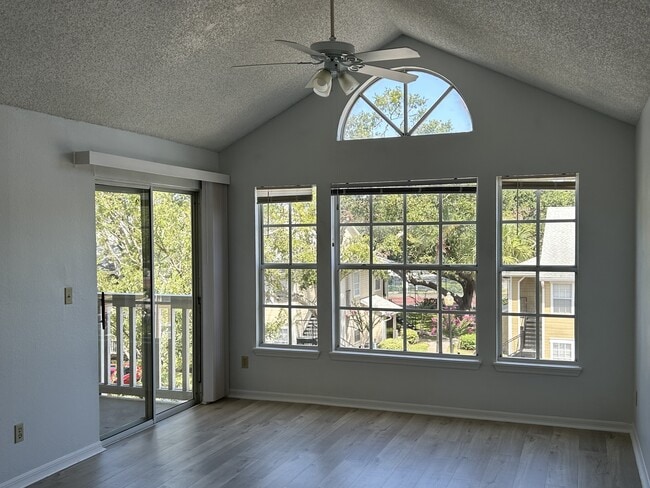 Photo - 1055 S Hiawassee Rd