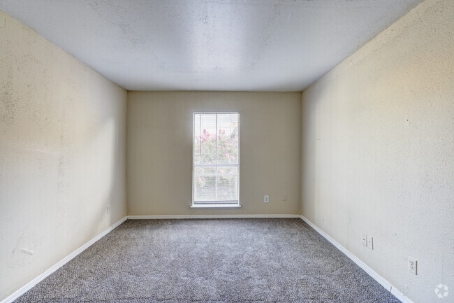 2BR, 1BA - 812SF - Primary Bedroom