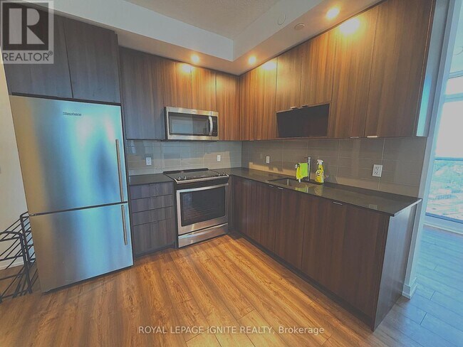 Photo - 225 Village Green Square Unit 2808