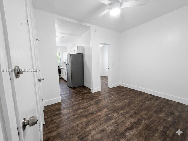 Photo - 317 W 28th St Unit 6