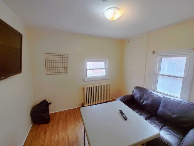 Photo - 147 Division St