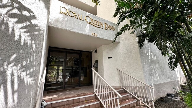 Building Photo - SPACIOUS 2 BED/2 BATH/1 PRKG & WASHER/DRYE... Unit 602