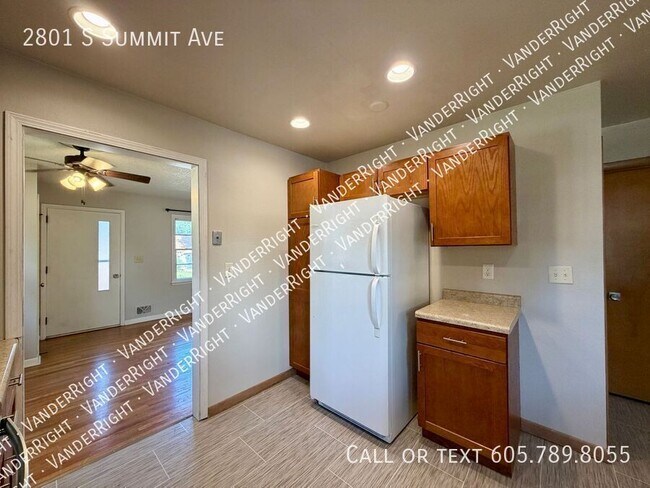 Photo - 2801 S Summit Ave