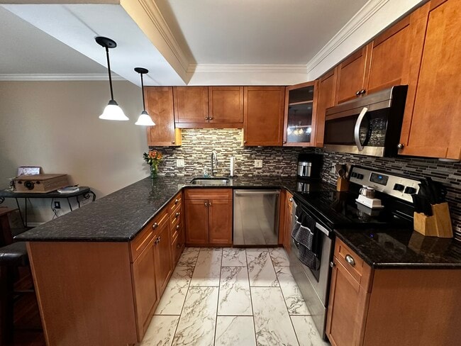 Building Photo - 39D Beehunter Ct Unit Bee Hunter Court