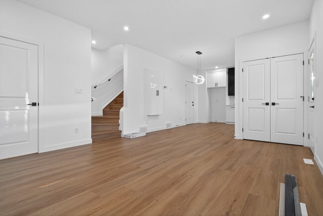 Photo - 13538-110A 110a Ave NW Unit 1