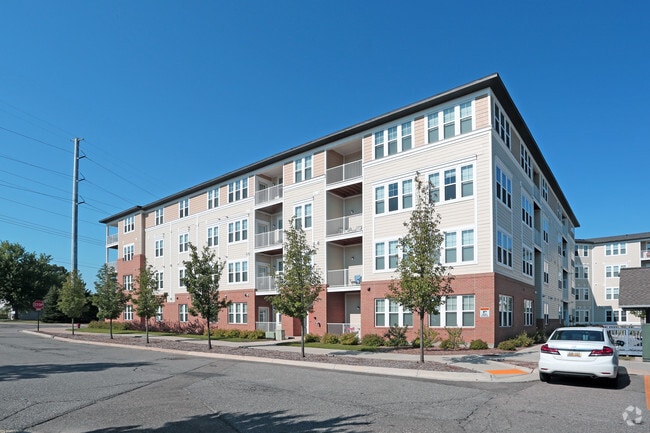 Auburn Square Apartments
