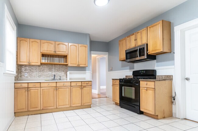 Building Photo - 11 Saint Marks Rd Unit 3 Rental