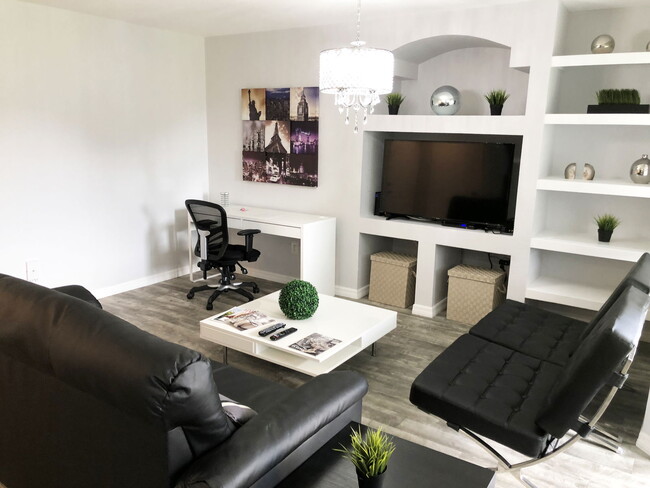 Building Photo - 7220 Westpointe Blvd Rental