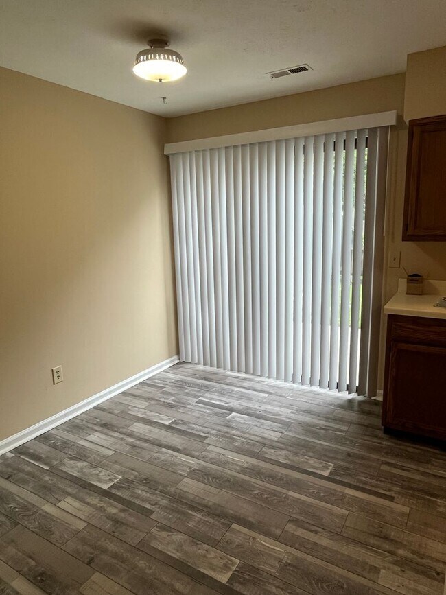 3 bedroom/2 bath Duplex Townhome Unit in Williamsburg Townhome Rental