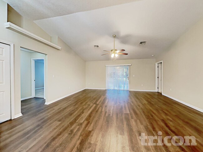 Photo - 3233 Ambassador Ave