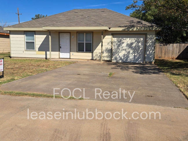 Building Photo - 2 bedroom, 2 bath, 1 car garage
