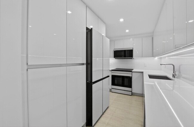 Photo - 7835 Lakeside Blvd