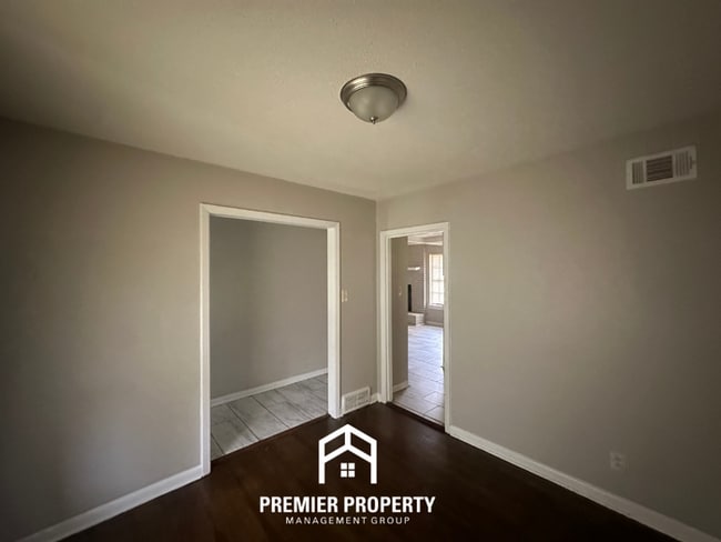 Photo - Charming 3BR/2BA Bartlett Area Home | All Hardwood Floor Bedrooms, Fireplace & Patio