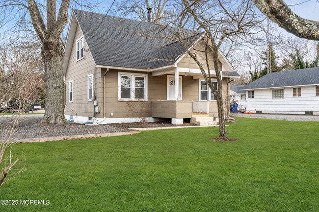 Photo - 2061 Lakewood Rd