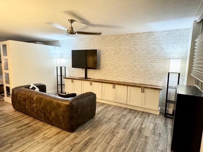 Photo - 1301 S Howard Ave Unit B-19