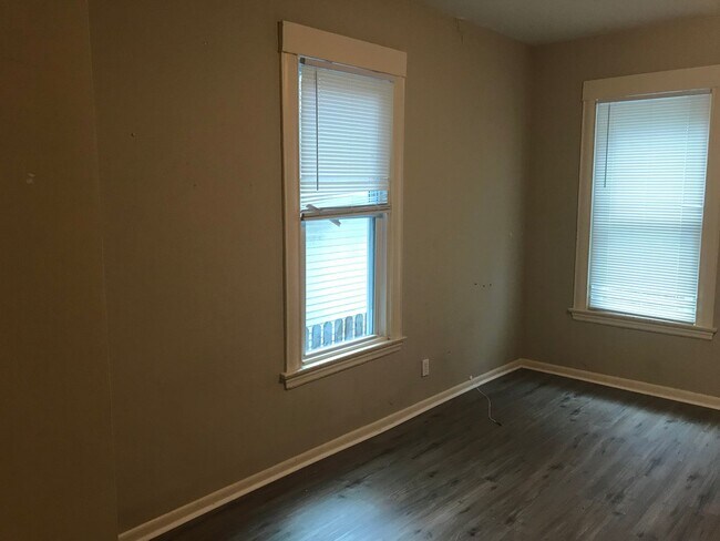 Photo - 1616-18 Emerson Ave N Unidad 1618