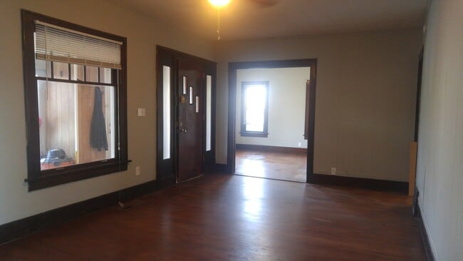 Photo - Lovely 2bd/1bth home with attached garage near Columbia Park and Zoo