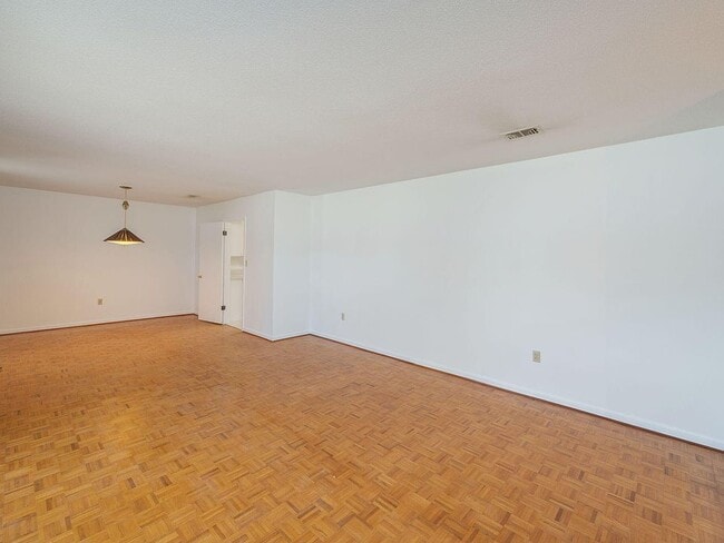 Photo - 110 Gardenia Ct NW