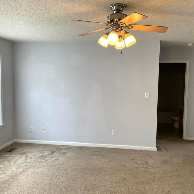 Photo - 3 Bedrooms, 2 Baths Home For Rent in Newto...