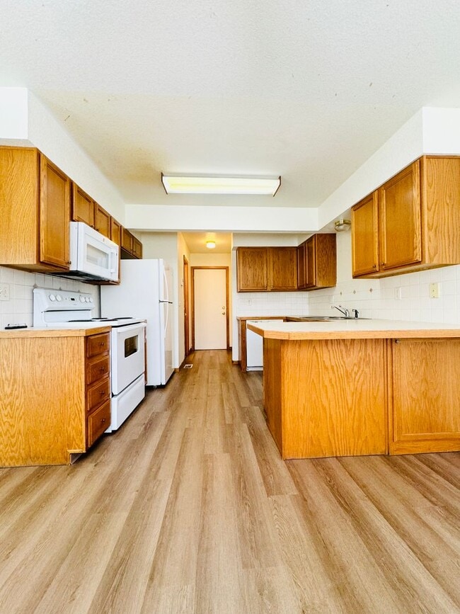 Photo - Wonderful 2 Story 3 Bedroom 2.5 Bath Townhome With Attached 2 Car Garage Near Lake Loveland in Lo...