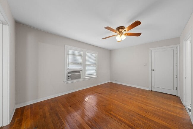 Charming 1-Bed Bungalow with Carport in Central San Antonio – Cozy, Bright, and Move-In Ready!