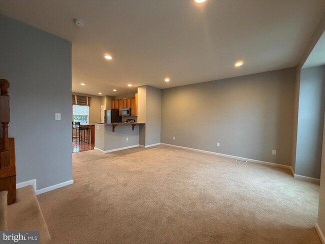 2102 E Oak Rd