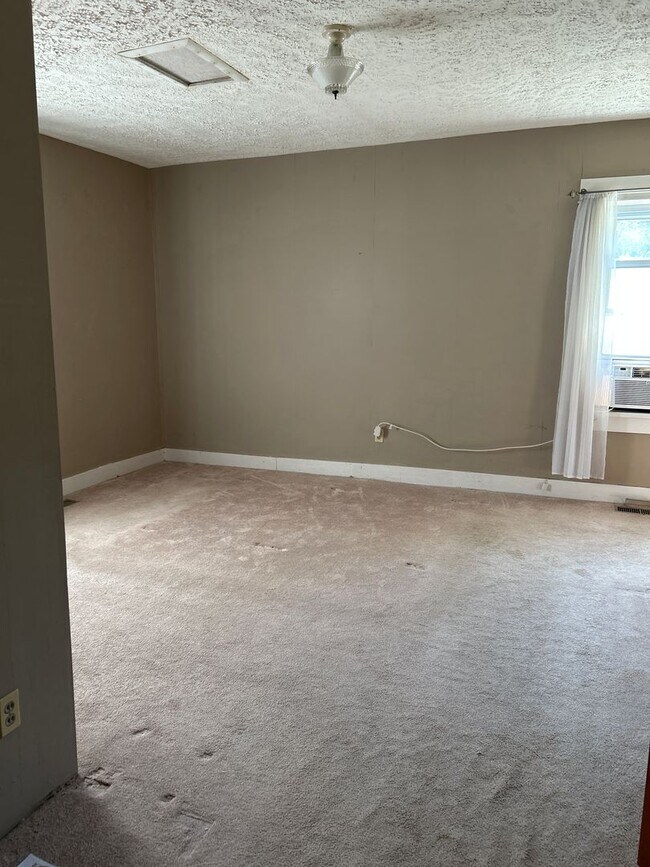 Photo - 205 W Walnut St