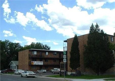 Collegiate Inn - Collegiate Inn Apartments