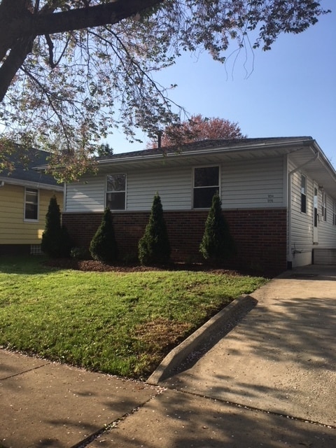 1896 Flint Ave