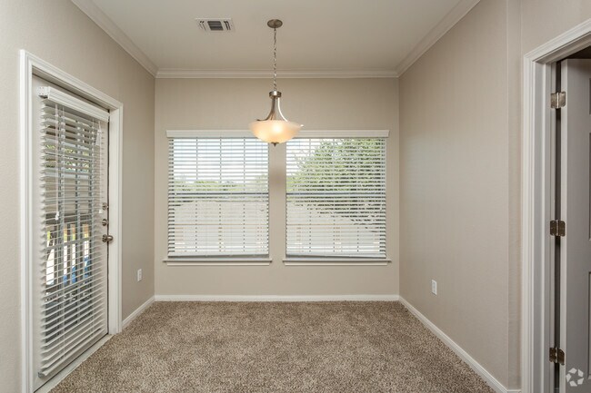 1BR, 1BA - 843SF Dining Room