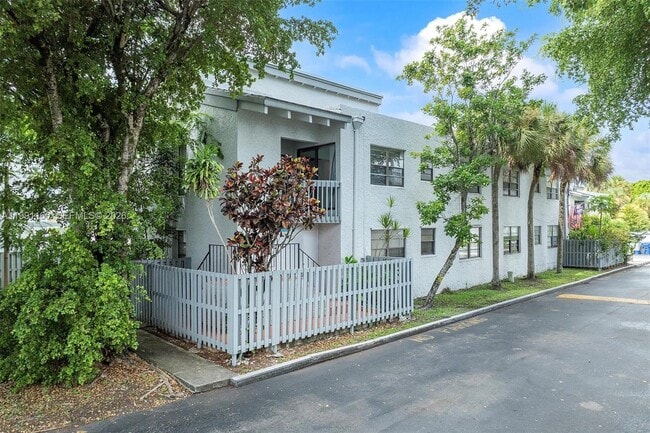 Photo - 10542 NW 7th Terrace Unidad B7