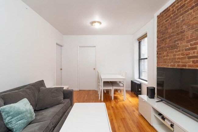 Building Photo - 320 E 93rd St Rental