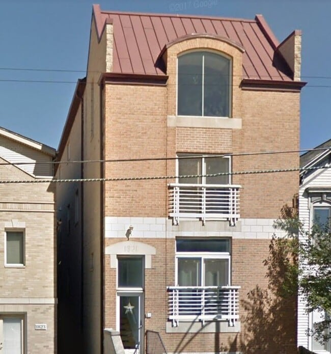 Heart of Lincoln Park - 1821 Clybourn N Ave Unit One