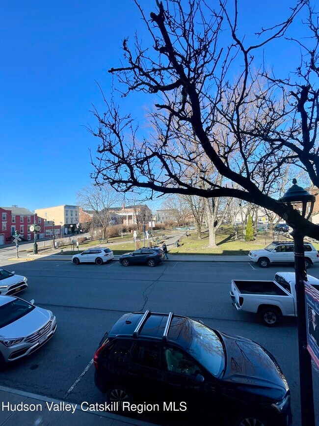 Photo - 707 Warren St