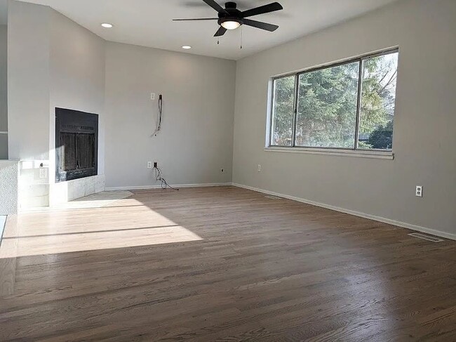 Living Room - 5777 Tuckerman Ln