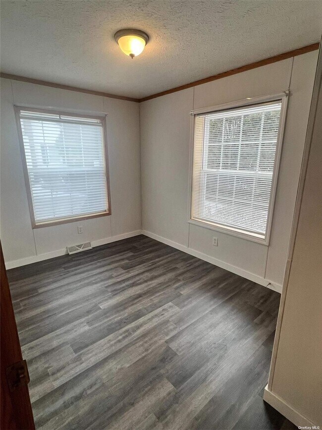 Photo - 588 Hubbard Ave