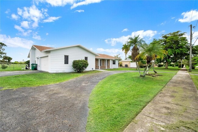 Building Photo - 15425 Palmetto Lake Dr Rental