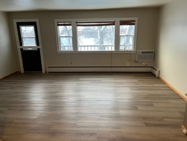 Living Room - 1620 3rd Ave SE Unit 1