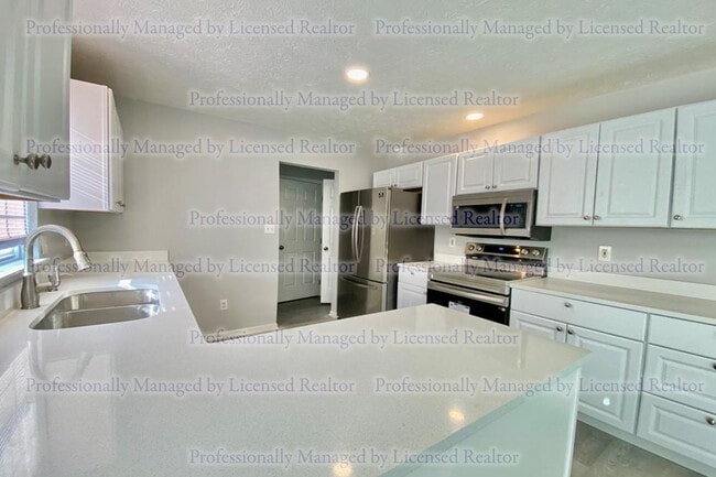 Photo - 3571 King Edward Wy